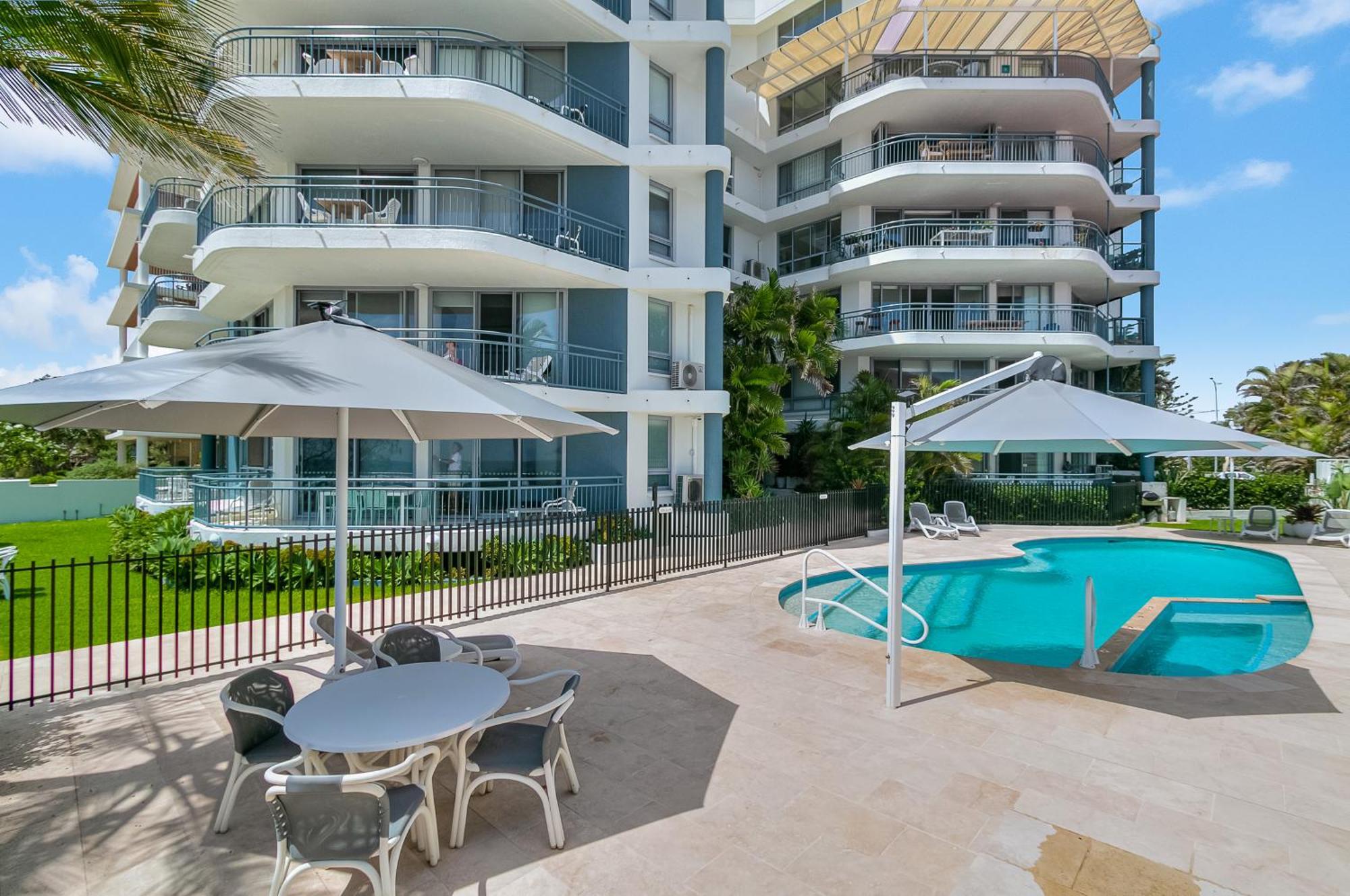 Oceanside Resort - Absolute Beachfront Apartments Gold Coast Luaran gambar