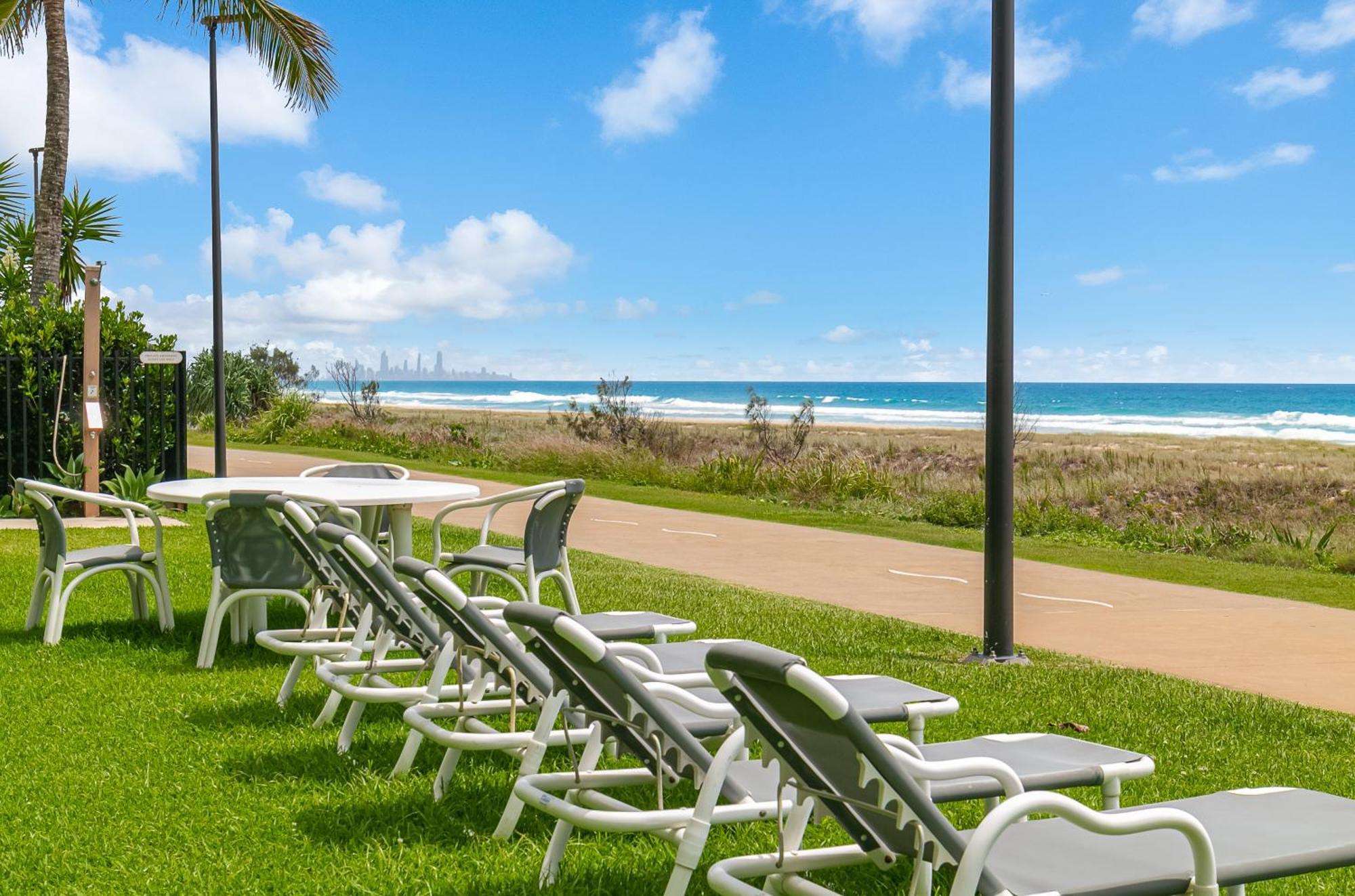 Oceanside Resort - Absolute Beachfront Apartments Gold Coast Luaran gambar