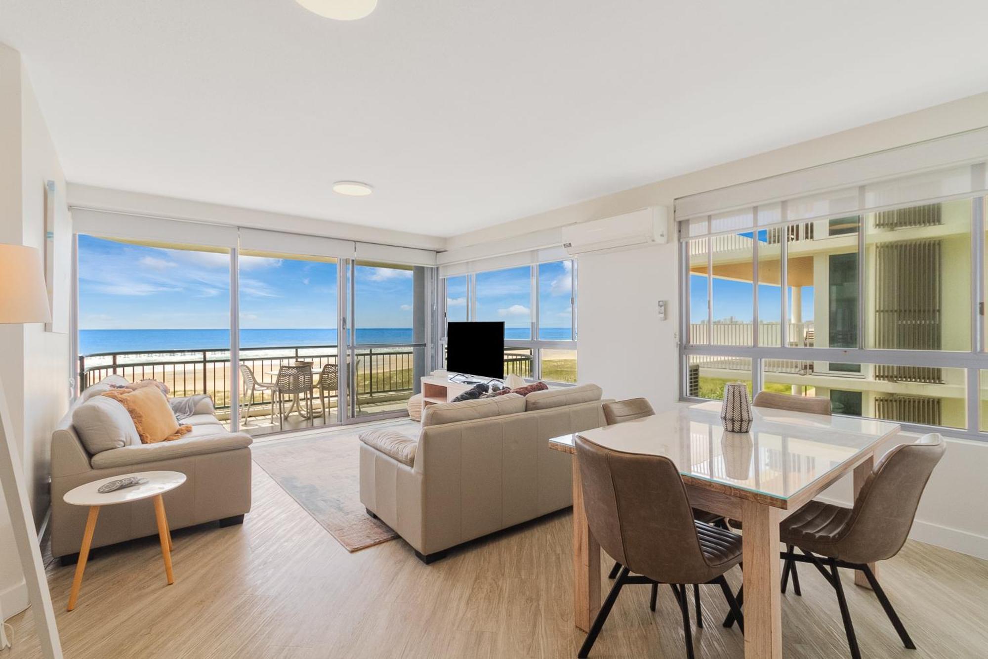 Oceanside Resort - Absolute Beachfront Apartments Gold Coast Luaran gambar