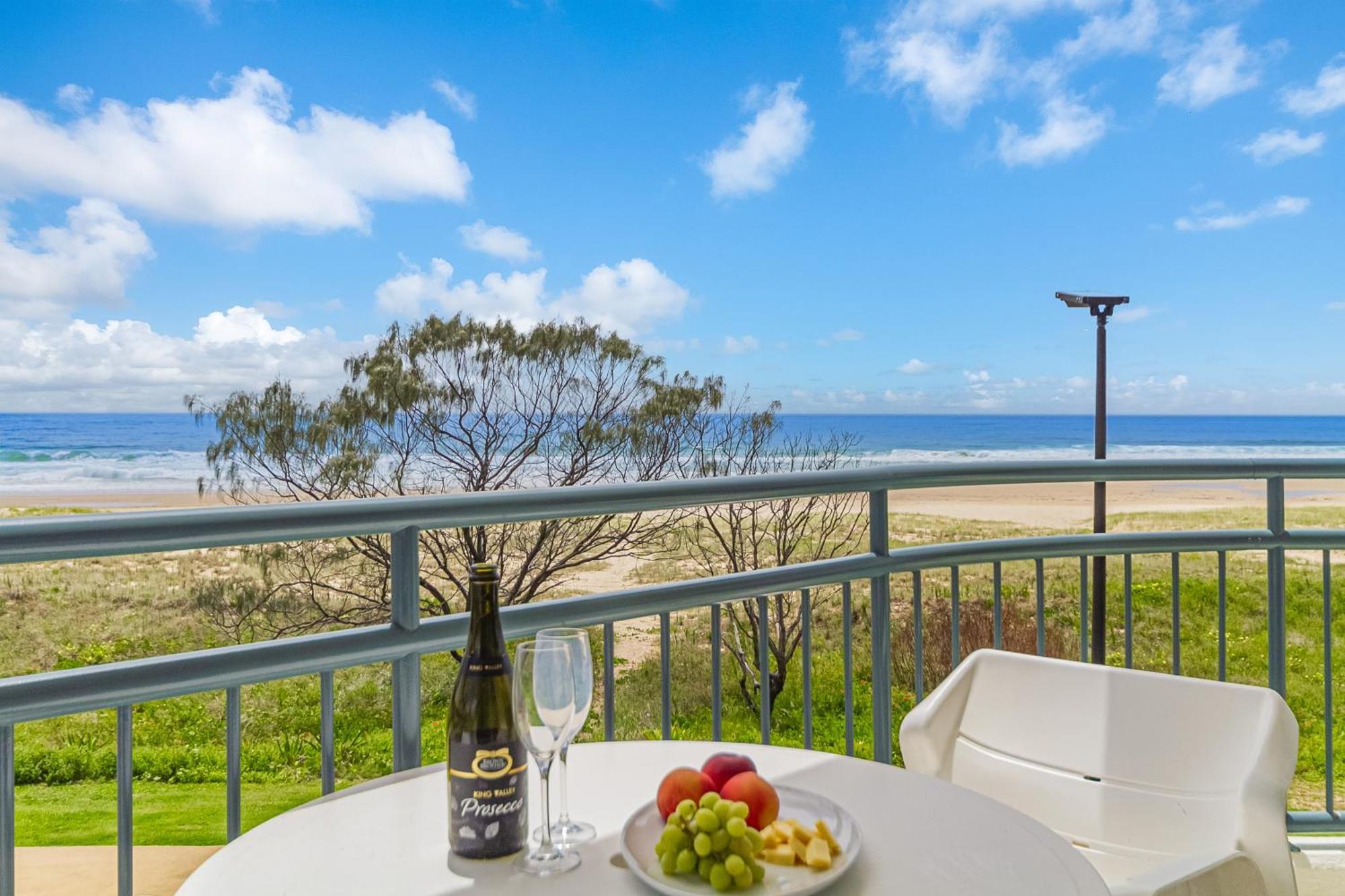Oceanside Resort - Absolute Beachfront Apartments Gold Coast Luaran gambar